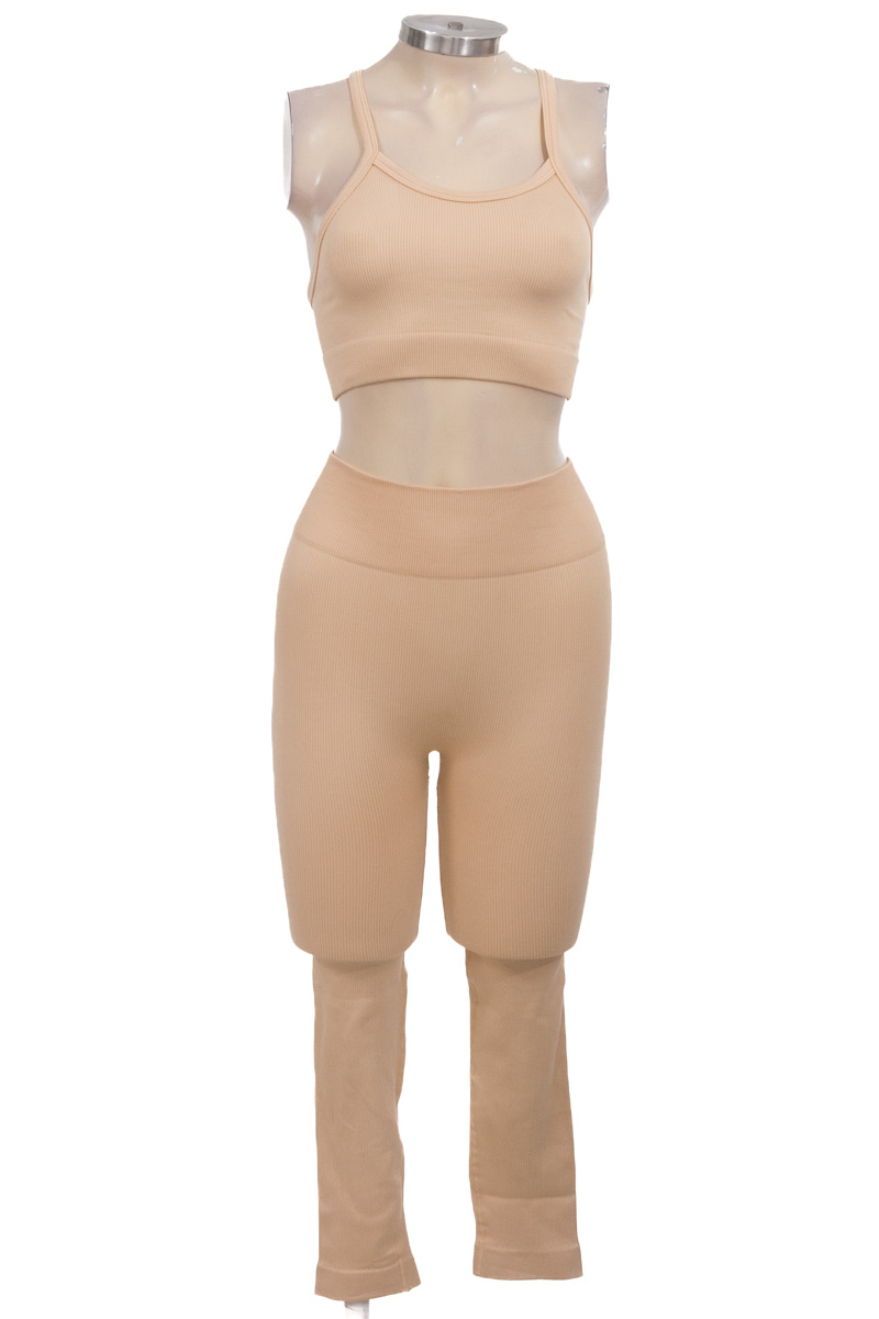 Ropa Deportiva / Salida de Baño color Beige - Closeando
