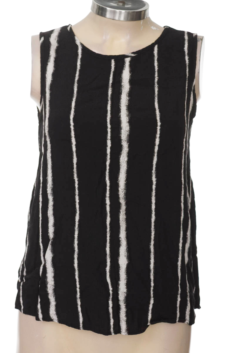 Top / Camiseta color Negro - MNG