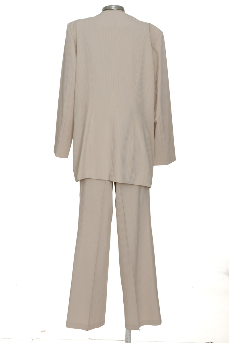 Vestido / Enterizo color Beige - Zamirella