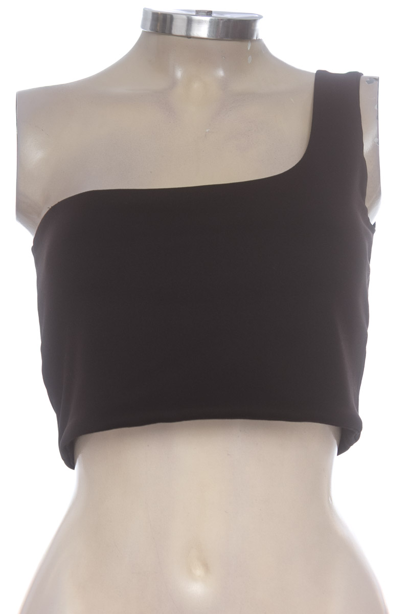 Top / Camiseta color Negro - Closeando