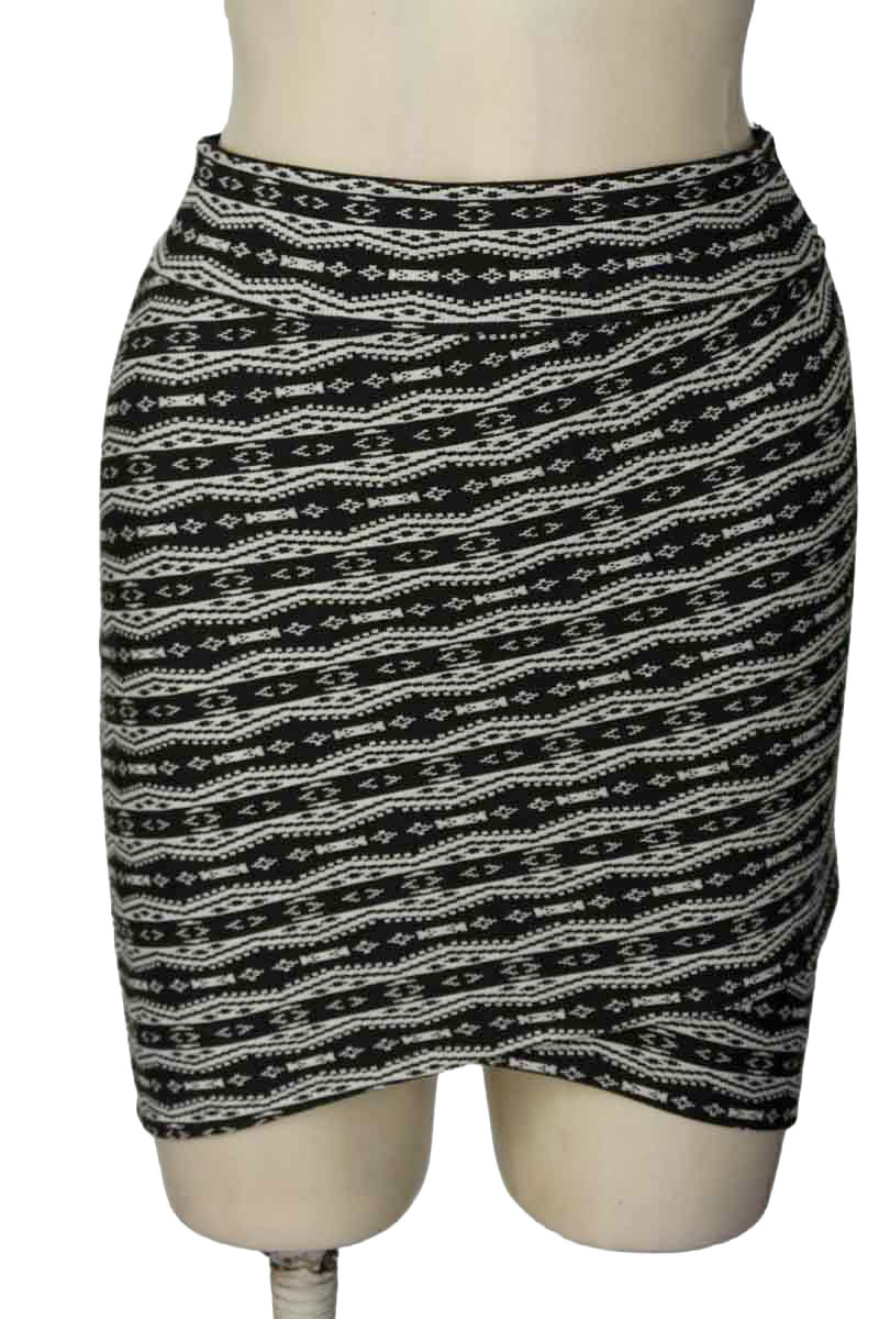 Falda color Negro - Stradivarius