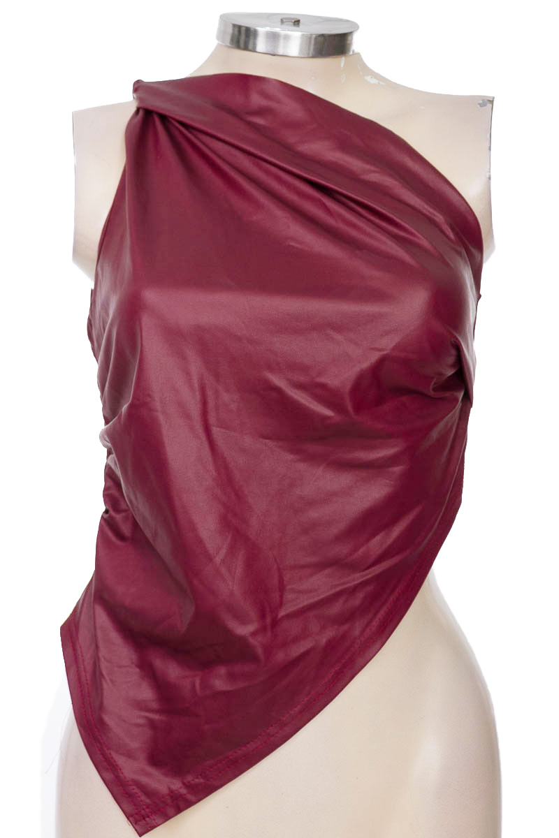 Top / Camiseta color Vinotinto - Closeando