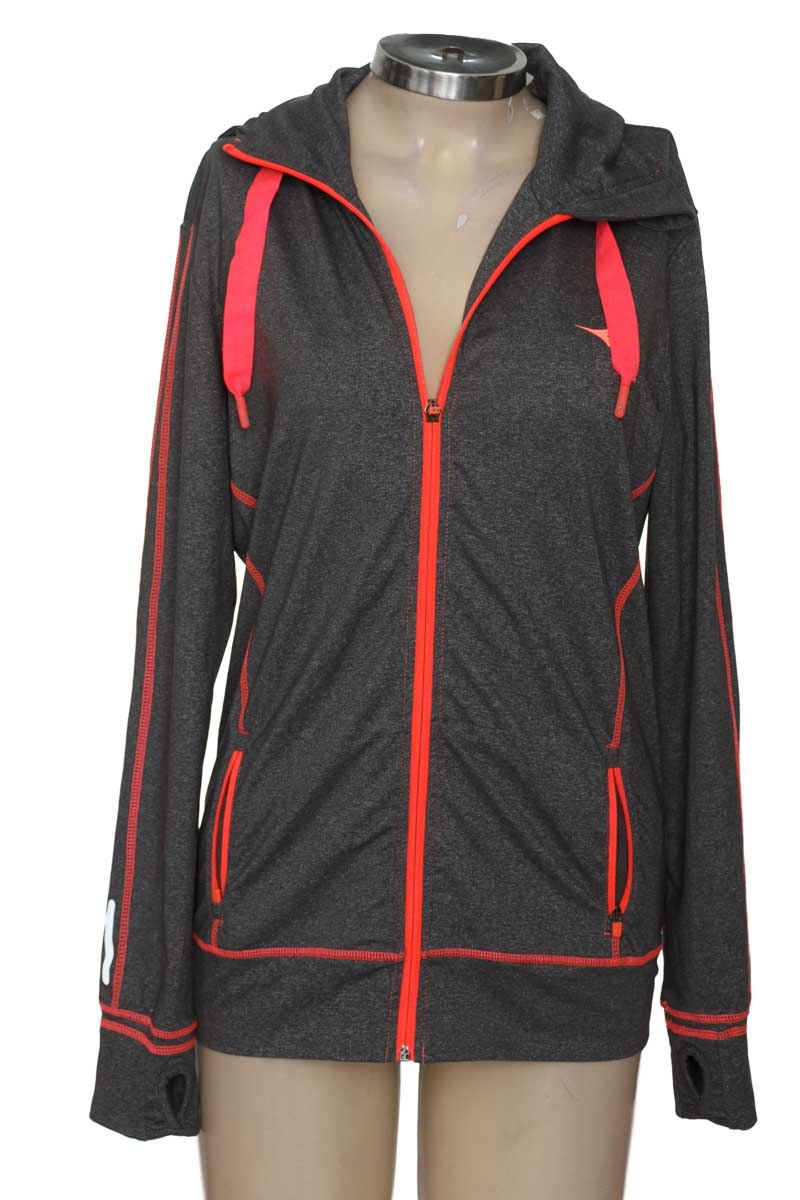 Ropa Deportiva / Salida de Baño color Gris - Diadora