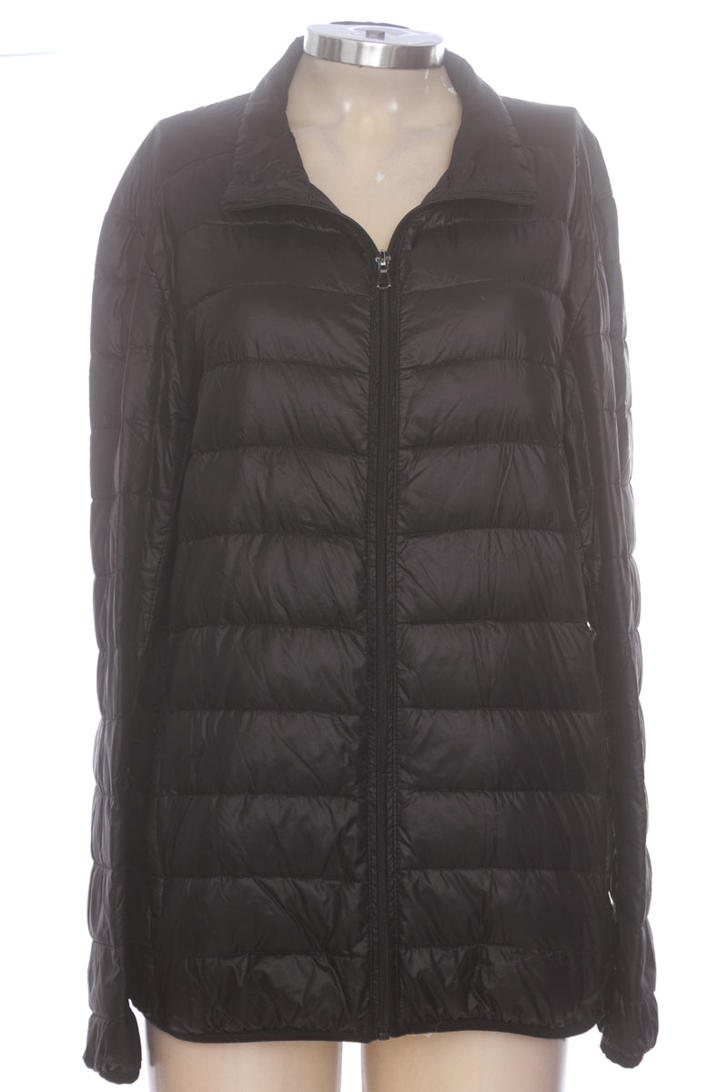 Chaqueta / Abrigo color Negro - Closeando