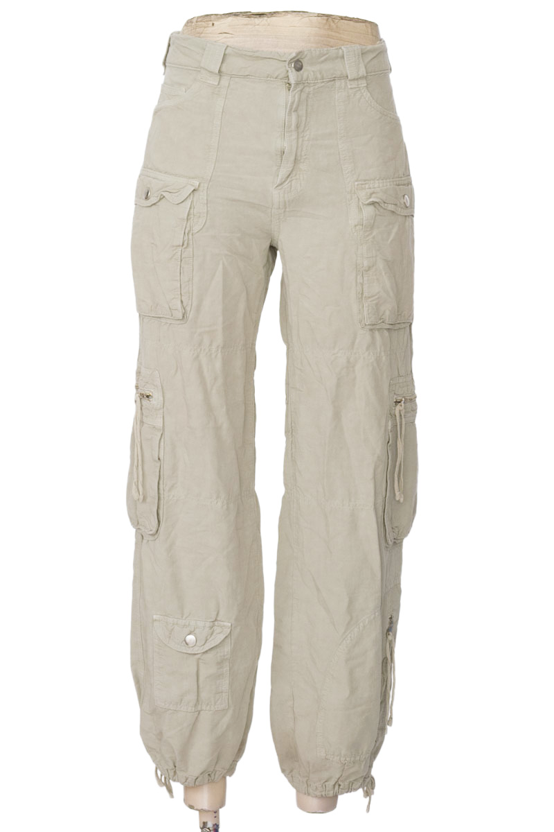 Pantalones color Verde - Stradivarius