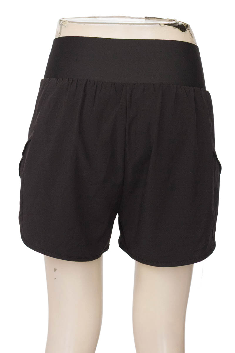 Ropa Deportiva / Salida de Baño color Negro - Closeando