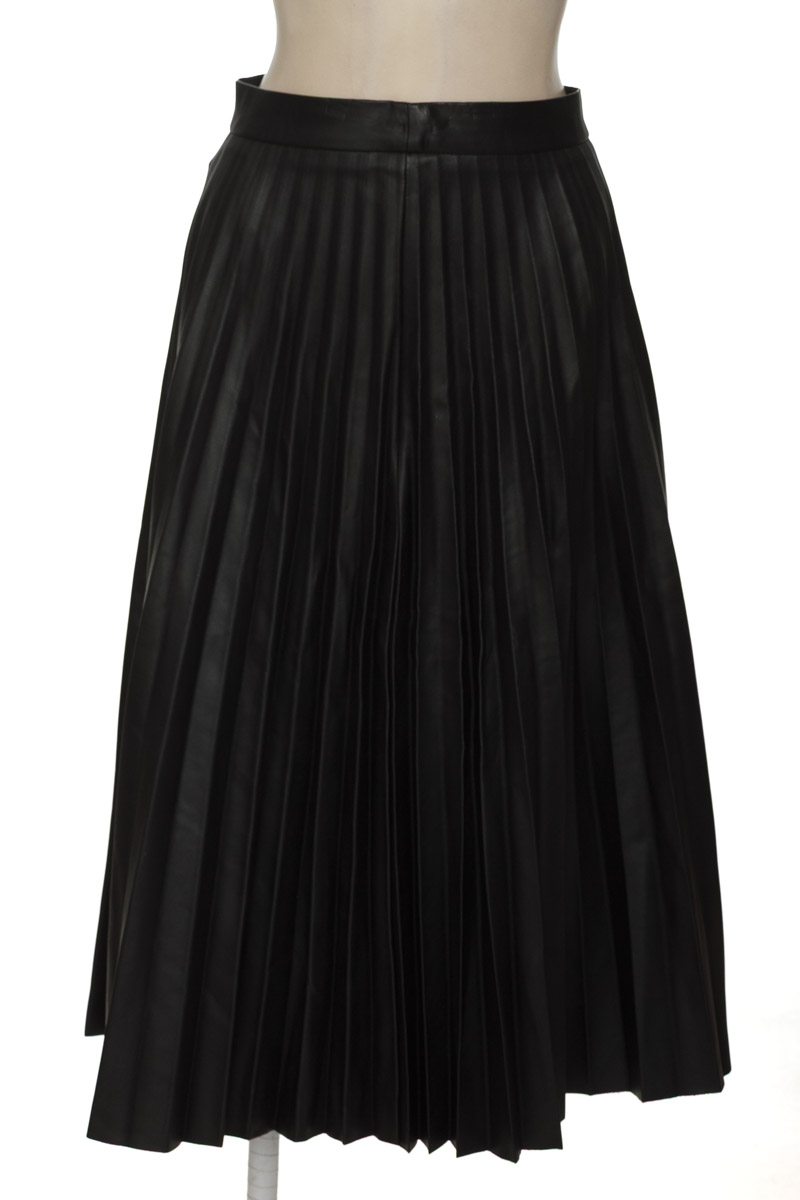 Falda color Negro - Stradivarius