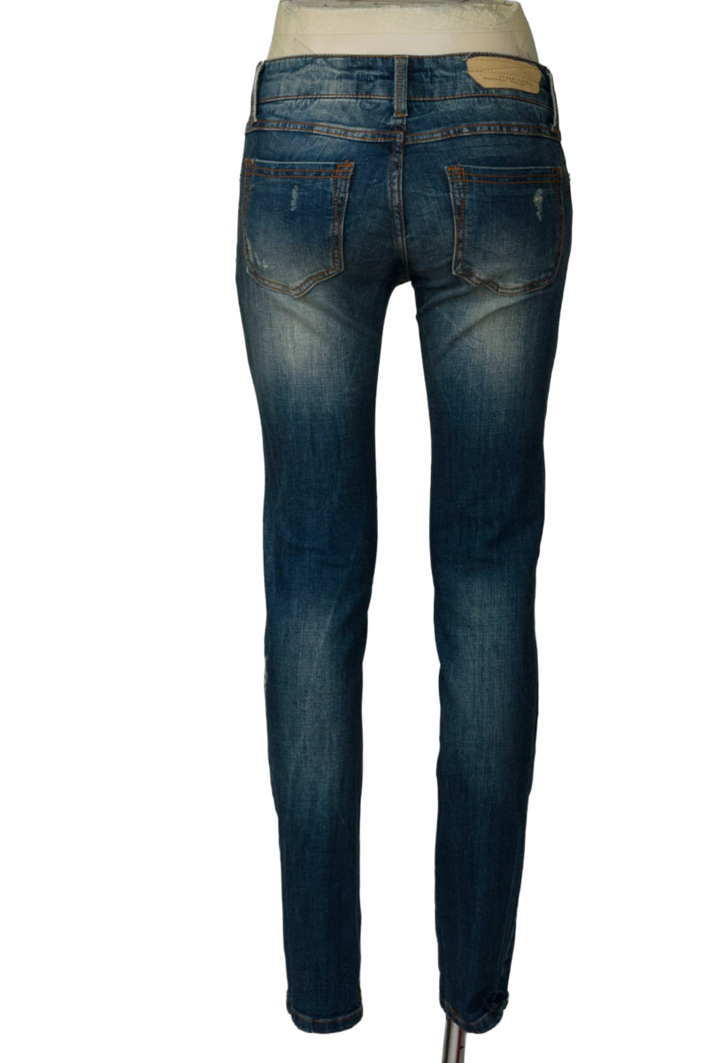 Pantalones color Azul - Stradivarius