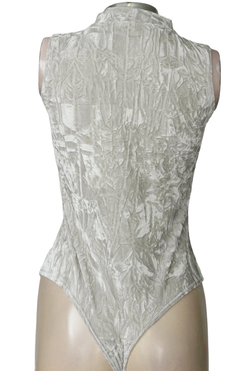 Top / Camiseta color Plateado - Closeando