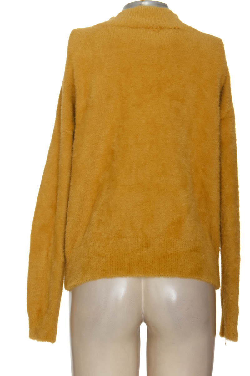 Sweater color Mostaza - Closeando
