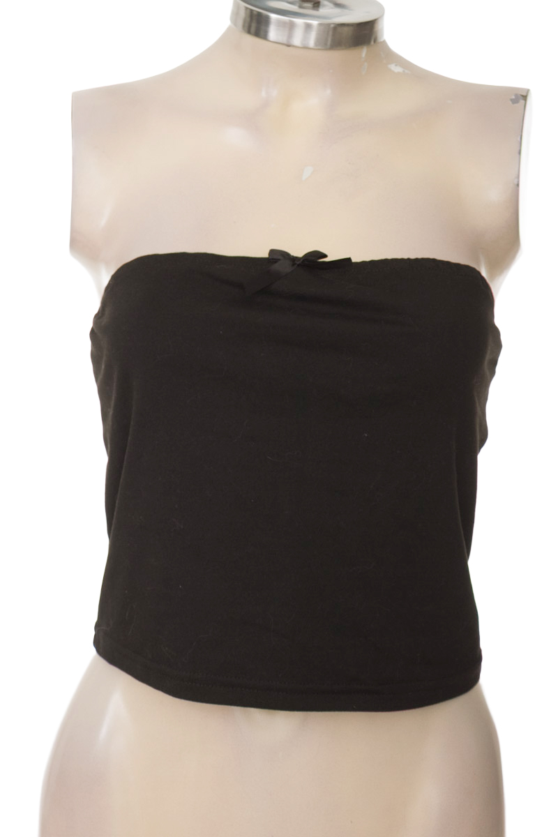 Top / Camiseta color Negro - Closeando