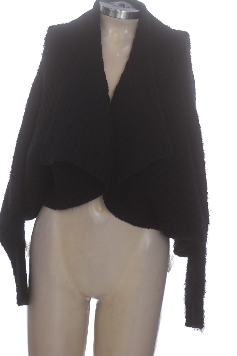 Sweater color Negro - Closeando