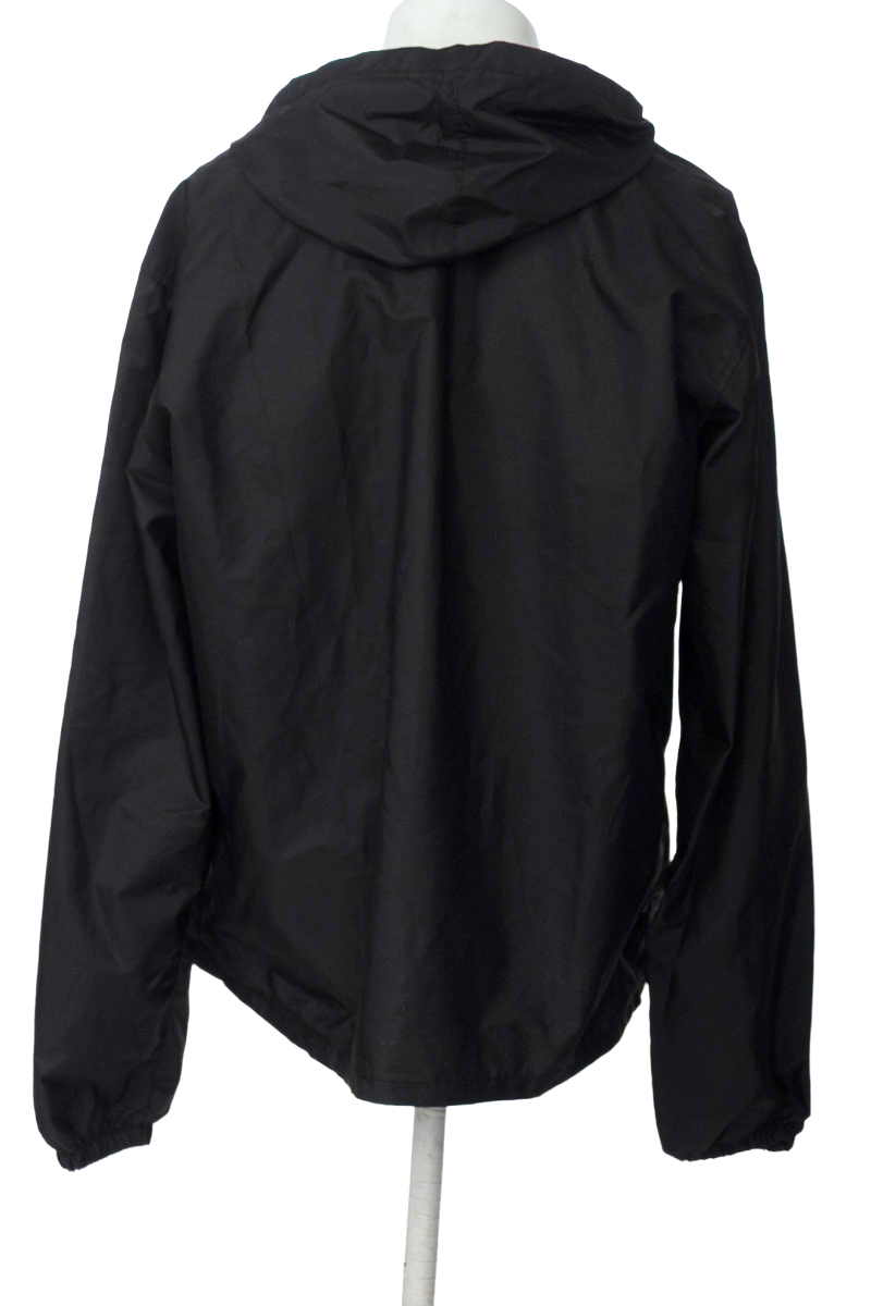 Ropa Deportiva color Negro - Closeando